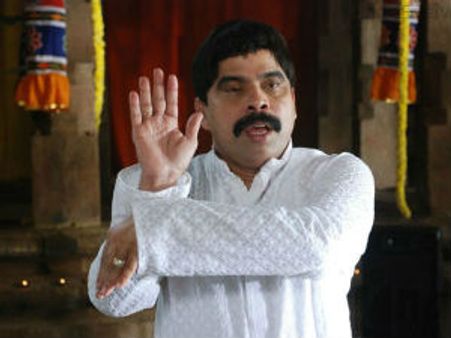 சும்மா கிடந்த சீனிவாசனை பவர் ஸ்டாராக்கியதன் விளைவு...!