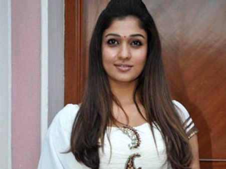 ஒன்றரை பிளேட் பிரியாணியை வெளுத்துக்கட்டும் நயன்தாரா