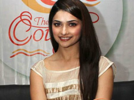 நைட் 9 மணியானால் பொம்பள புள்ளைங்கள இல்ல ஆம்பள பசங்களத் தான் வீட்டில் பூட்டி வைக்கணும்: பிராச்சி