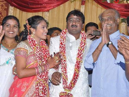 ரசிகர் திருமணம்... சூப்பர் ஸ்டார் தந்த இன்ப அதிர்ச்சி!