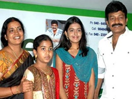 ராதா ஸ்டைலில் மகளை தெலுங்கில் நாயகியாக்கிய ஜீவிதா