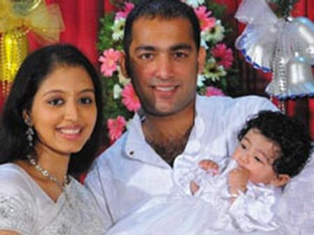 கைக்குழந்தையுடன் படப்பிடிப்புக்கு வந்த கோபிகா!