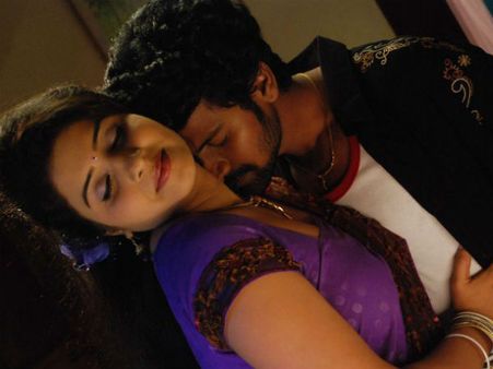 இதோ மீண்டும் ஒரு 'ஆவி' பறக்கும் 'காதல் பேய்'க் கதை...!