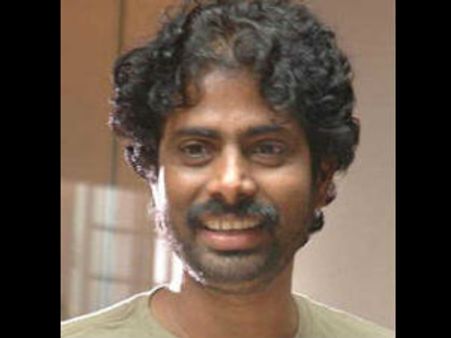 சுத்தத் தமிழ் தெரிந்த பெண் வேண்டும்! - நாக்க மூக்க இயக்குநரின் தேடல்