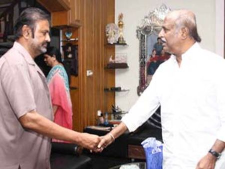 மோகன் பாபு தந்தை மரணம்: துக்கம் விசாரிக்க திருப்பதி சென்ற ரஜினி