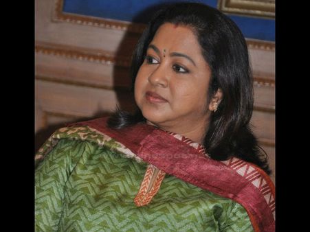 எனக்கெல்லாம் அரசியல் சரிப்பட்டு வராது – ராதிகா