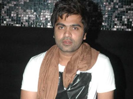 ஹைதராபாத் குண்டுவெடிப்பில் எனக்கொன்றும் ஆகல, பத்திரமா இருக்கேன்: சிம்பு