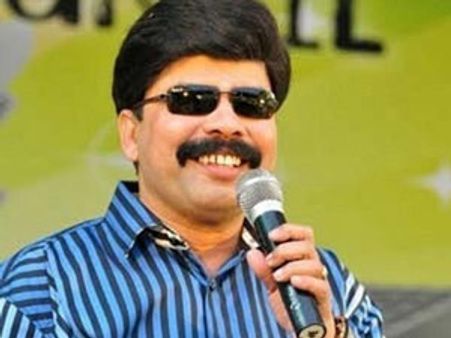 சும்மா நச்சுன்னு இருக்கு பிரஸ் மீட்டுக்கு ஆட்டோவில் வந்த பவர்ஸ்டார்