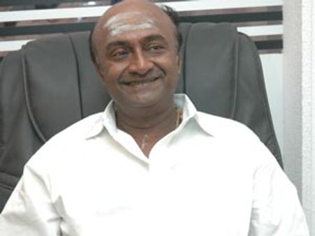 மனோ மகனை நடுக்கடலில் பயமுறுத்திய எம்எஸ் பாஸ்கர்!