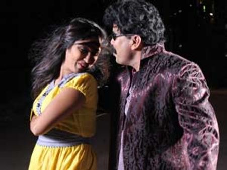 பவர் ஸ்டார் முத்தம் கொடுத்ததால் கோபித்துக் கொண்ட நடிகை!