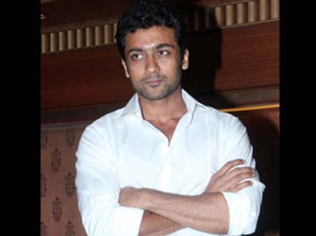 சூர்யாவின் தேதிக்காக மோதும் கவுதம் மேனன் - லிங்குசாமி!