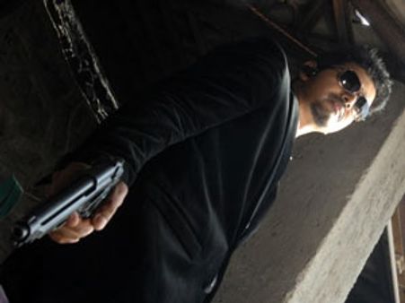 என்ன, விஜயின் துப்பாக்கி வசூல் ரூ.180 கோடியா?!