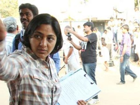 இயக்குநர் ஆசையில் ரோஹிணி.. சிங்கீதம் சீனிவாசராவ் படத்தில் உதவியாளரானார்!