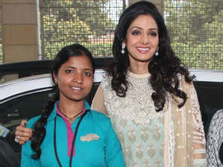 சவீதாவின் டாக்ஸியில் சவாரி போன 'மயிலு' ஸ்ரீதேவி