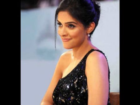 அமெரிக்க மாப்பிள்ளை தயார்... திருமணத்துக்குத் தயாராகும் அசின்?