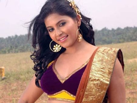 கரண்ட் ஷாக் அடித்து மயங்கி விழுந்த அஞ்சலி... படப்பிடிப்பு நிறுத்தம்