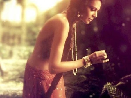 தம் அடித்தபடி 22 மணி நேரம் நிர்வாண கோலத்தில் கழித்த ஷெர்லின் சோப்ரா!