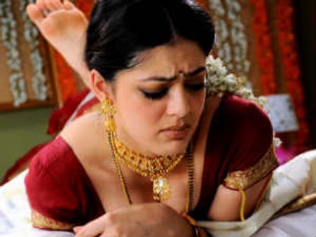 கோயில் அருகே நடிகை பார்வதி மெல்டனின் ஆபாச போஸ்டர்.. போலீசில் புகார்!