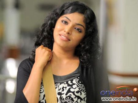 மலையாளப் படங்களில் நடிக்க ரீமா கலிங்கலுக்கு தடை!