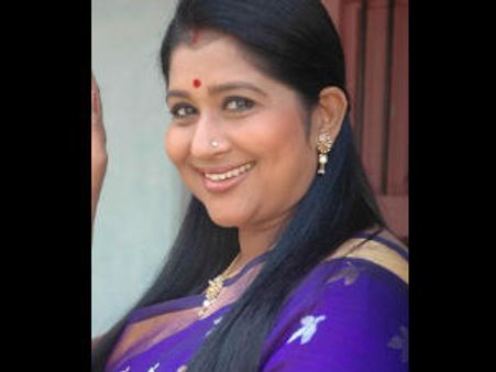 கூல்டிரிங்கில் மயக்க மருந்து கொடுத்து கார் டிரைவர் என் மகளை கடத்திவிட்டான்: நடிகை கவிதா