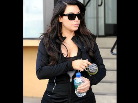 கர்ப்பமாக இருப்பது இவ்வளவு கஷ்டமா இருக்கே.. செல்லமாக அலுத்துக் கொள்ளும் கிம்!