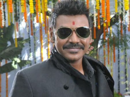 ராகவேந்திரர் பிறந்த நாள்... 100 குழந்தைகளுக்கு இலவச பள்ளிக்கூடம் அமைத்த லாரன்ஸ்!