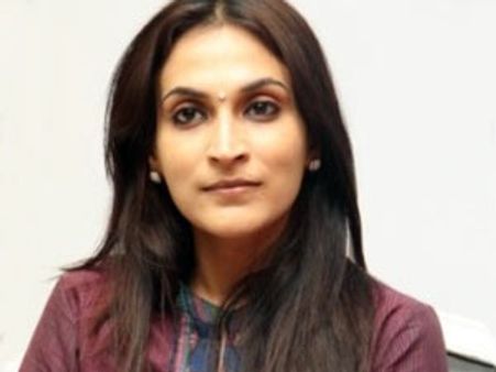 யுவன் சங்கர் ராஜா இசையில் இன்று புதிய படம் தொடங்கினார் ஐஸ்வர்யா!