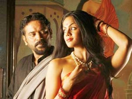 மகர மஞ்சுவில் தாசியாக நடிக்கும் கார்த்திகா!