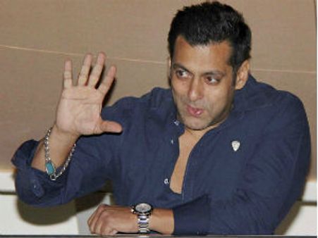 சல்மான் கான் கார் மோதல் வழக்கு: ஏப்.8-க்கு விசாரணை ஒத்திவைப்பு