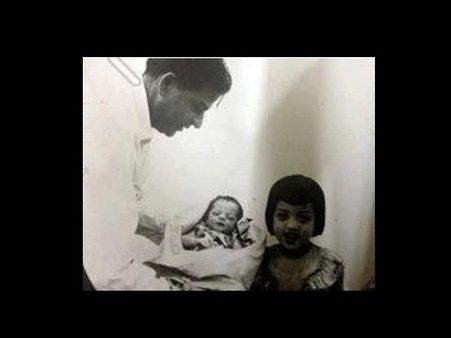 இந்த குட்டி பாப்பா இப்போ ஒரு சூப்பர் ஸ்டார் தெரியுமா?