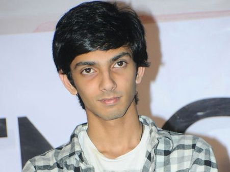 ஒய் திஸ் கொலை வெறி அனிருத்?...தம்பிக்கு ஹீரோவாகனுமாம்!