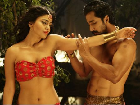 சந்திரா, பவித்ரா... ஸ்ரேயாவின் புதிய அவதாரங்கள்.....!