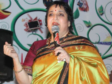 'மாற்றத்தைப் பற்றிப் பேசவேண்டாம், மாற்றத்தை உருவாக்குபவராக இருப்போம்'- லதா ரஜினிகாந்த்