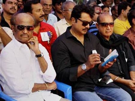 இது உண்ணாவிரதமல்ல, பேசாவிரதம்: ஒருத்தரும் வாய் திறக்கவில்லை!