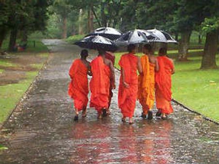 தமிழ் திரைப்படங்களை இலங்கையில் வெளியிட தடை விதிக்க பிக்குகள் கோரிக்கை!