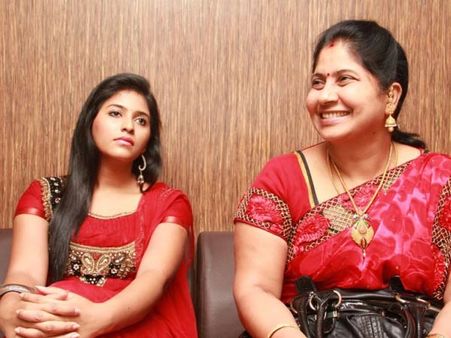 ''எவ்ளோ வேணும்னாலும் பணம் தரோம், அஞ்சலிய தேடிக் கண்டுபிடிக்கணும்''!