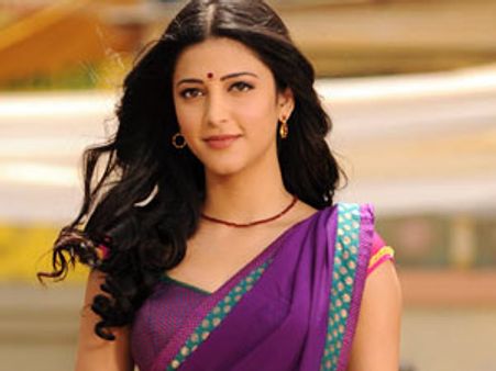 நம்ம ஸ்ருதி இப்போ அமெரிக்கா ஆன் லைன் ஷாப்பிங் நிறுவன தூதராயிட்டாங்க....