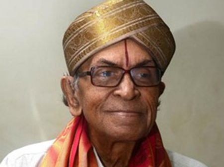 பிபி ஸ்ரீனிவாஸ் உடல் தகனம் - திரையுலகம் கண்ணீர் அஞ்சலி!