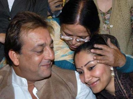 முடிந்தவரை குடும்பத்துடன் கும்மாளமிட திட்டமிட்டுள்ள சஞ்சய் தத்