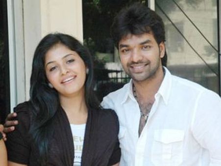 அஞ்சலி கிடைத்த சந்தோஷத்தை பார்ட்டி வைத்து கொண்டாடிய ஜெய்