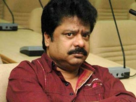 'மண் பானை' படத்திற்காக வாஷிங்டனில் சிறந்த இயக்குநர் விருது பெறும் பாண்டியராஜன்