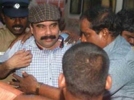 ரூ.50 லட்சம் மோசடி: பவர் ஸ்டார் சீனிவாசன் கைது, புழல் சிறையில் அடைப்பு