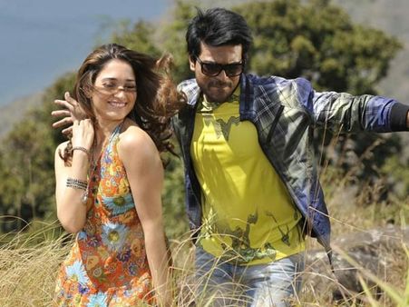 அப்பா– மகனுடன் ஜோடி சேரும் தமன்னா!