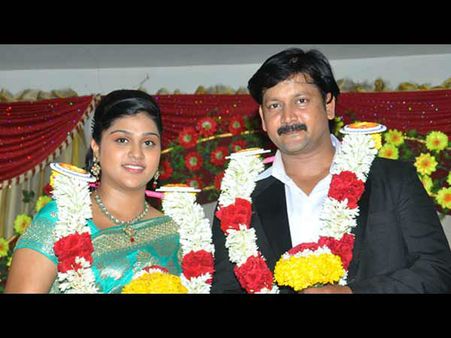 சின்னத்திரை ரொமான்ஸ் ஜோடிகள்