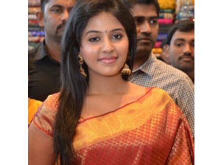 நடிகை அஞ்சலி மீது சேலம் நீதிமன்றத்தில் அவதூறு வழக்கு