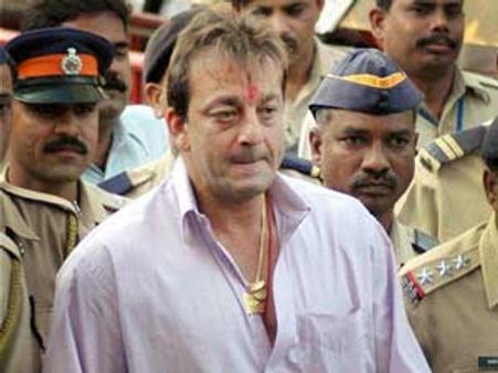 மே 15-ம் தேதி ஜெயிலுக்குப் போகிறார் சஞ்சய் தத்!!