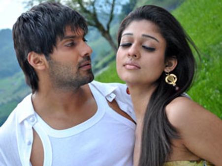 அய்யய்யே, இந்த ஆர்யாவும், நயனும் சின்னப்புள்ளத்தனமா சண்டை போட்டிருக்காங்க