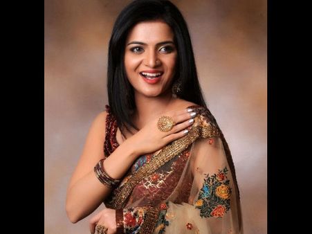 அழகாய் இருக்கும் அசத்தல் தொகுப்பாளினிகள்…