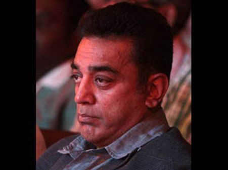 தவறான பதிவு எண்ணைப் பயன்படுத்தியதாக கமல்ஹாஸன் மீது எக்ஸிபிட்டர்ஸ் சங்கம் வழக்கு!