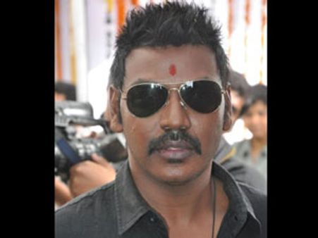 'முனி 3': 6 கெட்-அப்களில் ராகவா லாரன்ஸ்!